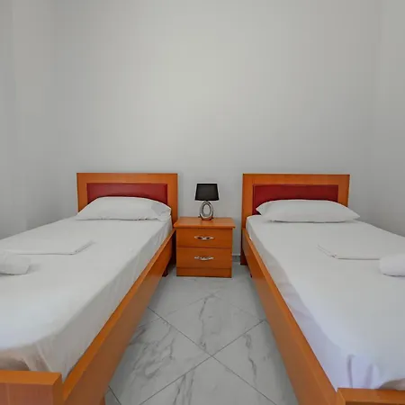 Valentina 1 Sarandë